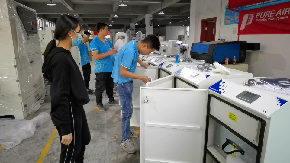 拋光車間除塵器，執(zhí)信環(huán)保為工業(yè)加工提供除塵設備。
